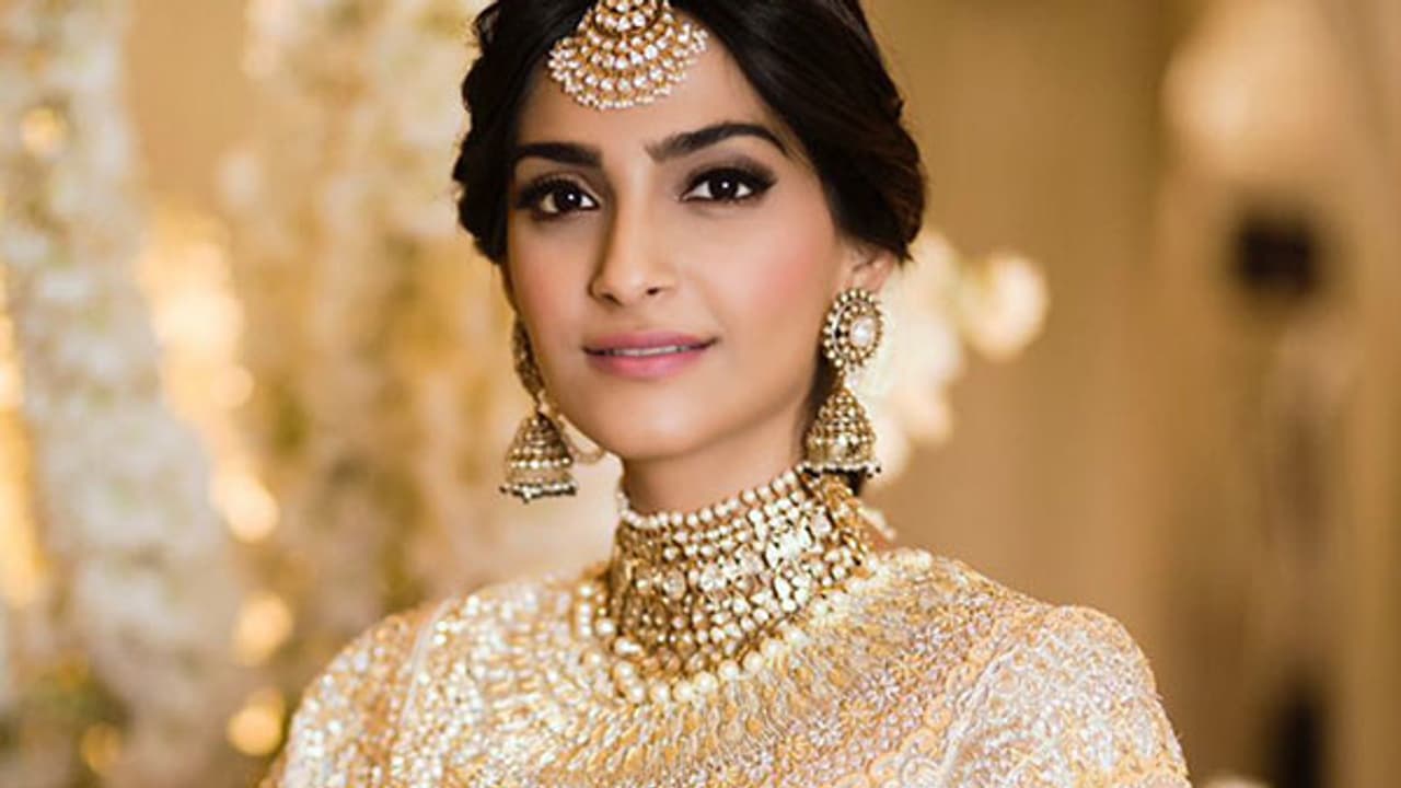 സ്ത്രീകളുടെ കൂടെയുള്ള ചിത്രീകരണം പിരിമുറുക്കം കുറച്ചെന്ന് സോനം കപൂര് സ്ത്രീകളുടെ കൂടെയുള്ള ചിത്രീകരണം പിരിമുറുക്കം കുറച്ചെന്ന് സോനം കപൂര്