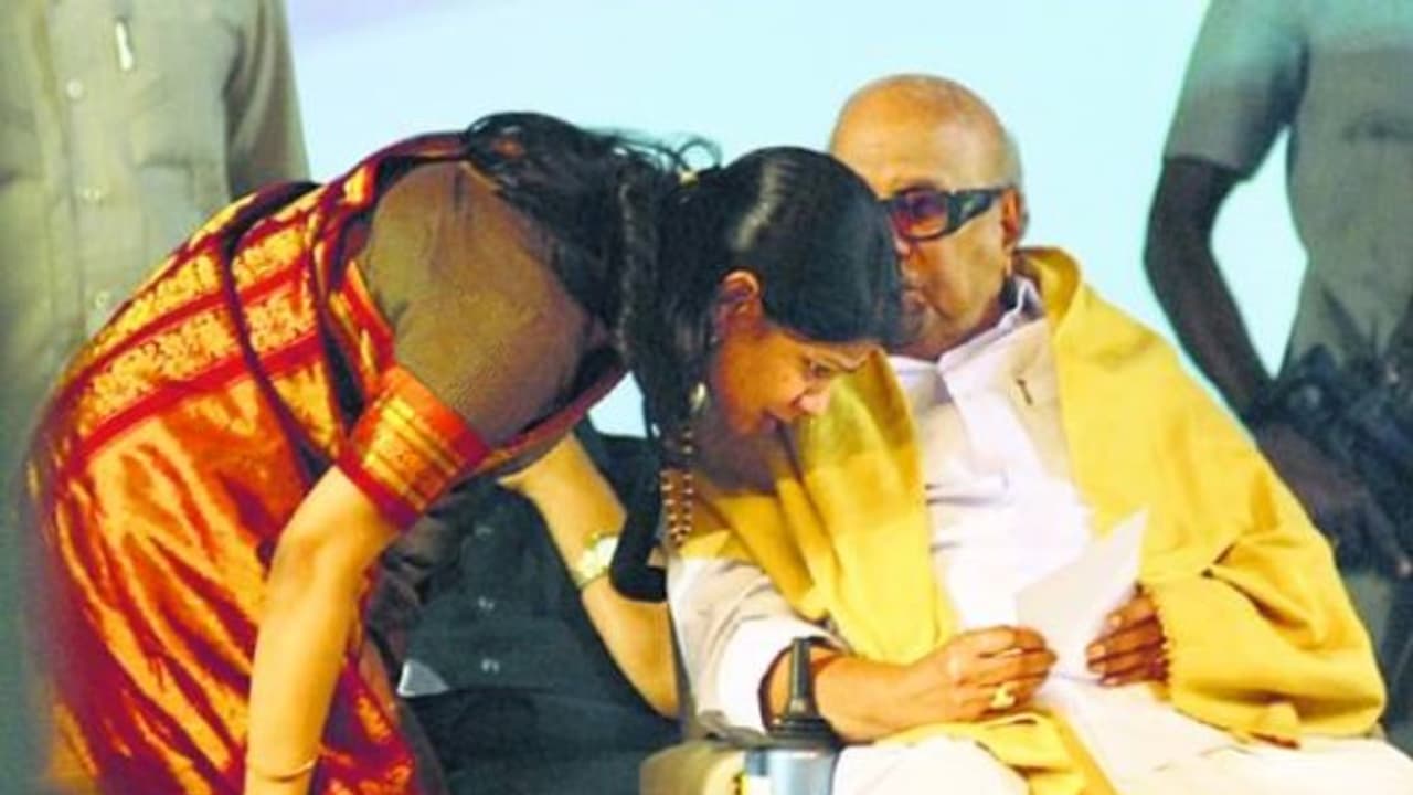 தலைநகரில் தகிக்கும் கனிமொழி, கோபாலபுரத்தில் விரக்தி கருணாநிதி: தீர்ப்பு தரும் முடிவு என்ன?... தலைநகரில் தகிக்கும் கனிமொழி, கோபாலபுரத்தில் விரக்தி கருணாநிதி: தீர்ப்பு தரும் முடிவு என்ன?...