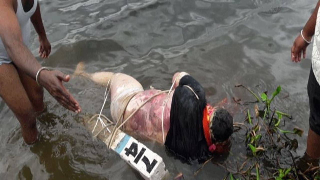 ராமஜெயம் போல் கொலை செய்யப்பட்ட ப.சிதம்பரத்தின் உறவினர் : மைல் கல்லை கட்டி அணையில் வீச்சு ராமஜெயம் போல் கொலை செய்யப்பட்ட ப.சிதம்பரத்தின் உறவினர் : மைல் கல்லை கட்டி அணையில் வீச்சு