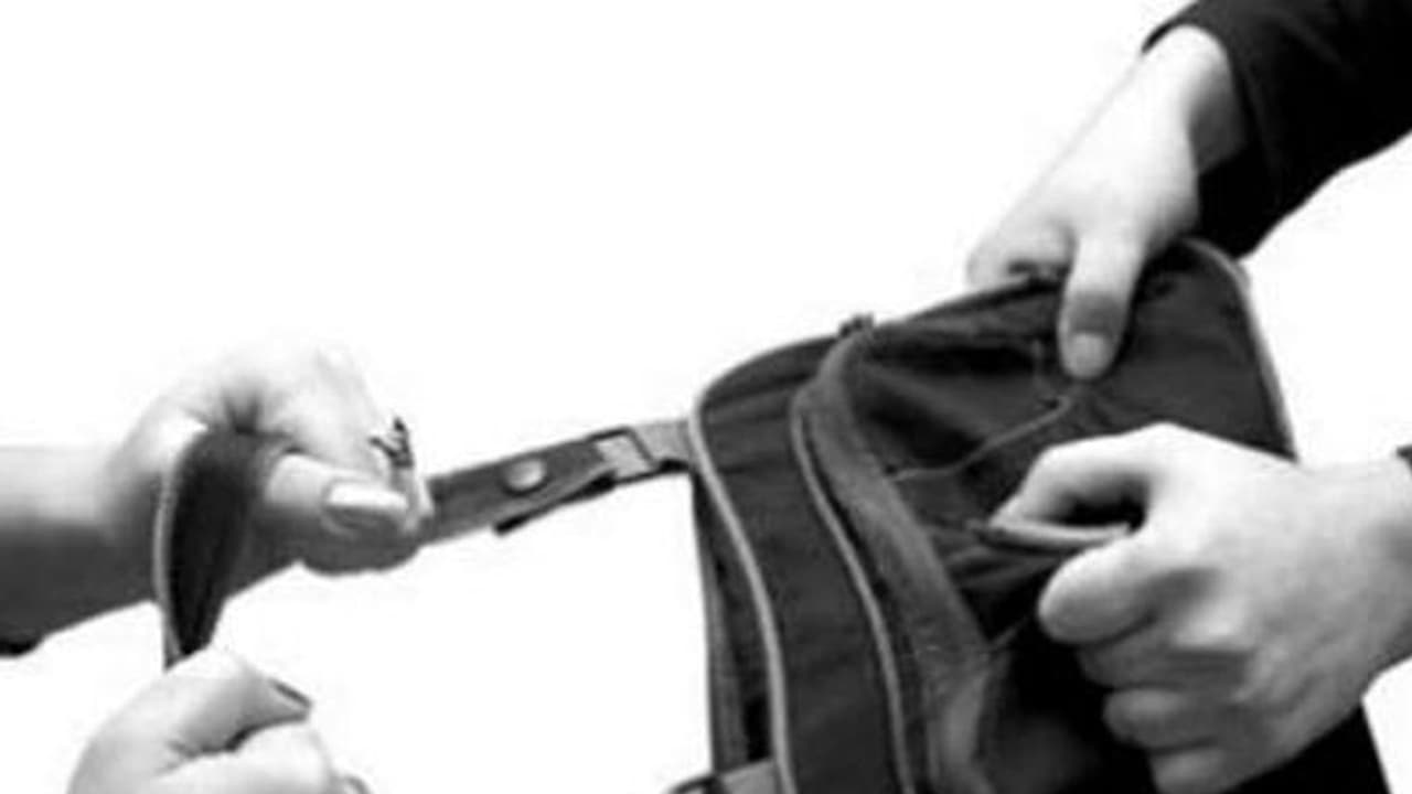 ಸಿಲಿಕಾನ್ ಸಿಟಿಯಲ್ಲಿದೆ ಖತರ್ನಾಕ್ ಯುವತಿಯರ ಗ್ಯಾಂಗ್ : ಹುಷಾರ್..! ಸಿಲಿಕಾನ್ ಸಿಟಿಯಲ್ಲಿದೆ ಖತರ್ನಾಕ್ ಯುವತಿಯರ ಗ್ಯಾಂಗ್ : ಹುಷಾರ್..!