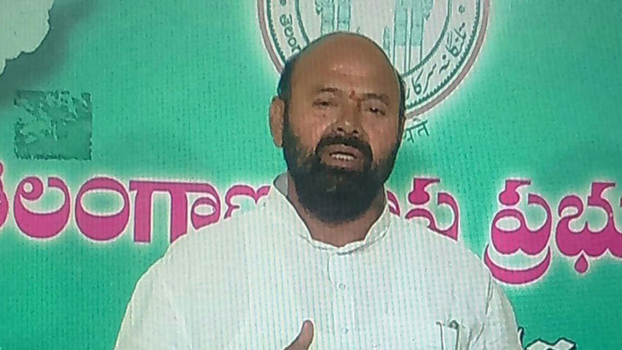 కలెక్టరమ్మకు ఎదురు తిరిగిన ముత్తిరెడ్డి కలెక్టరమ్మకు ఎదురు తిరిగిన ముత్తిరెడ్డి