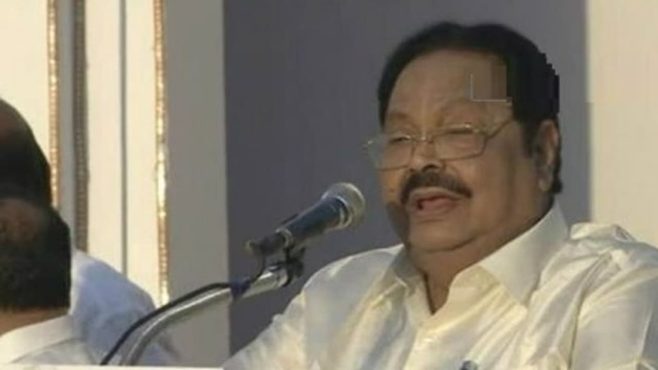 'அனைவரையும் ஒருங்கிணைந்த ராஜதந்திரி ஸ்டாலின்... எந்த கொம்பனாலும் அசைக்கமுடியாது' துரைமுருகன் பேச்சு... 'அனைவரையும் ஒருங்கிணைந்த ராஜதந்திரி ஸ்டாலின்... எந்த கொம்பனாலும் அசைக்கமுடியாது' துரைமுருகன் பேச்சு...