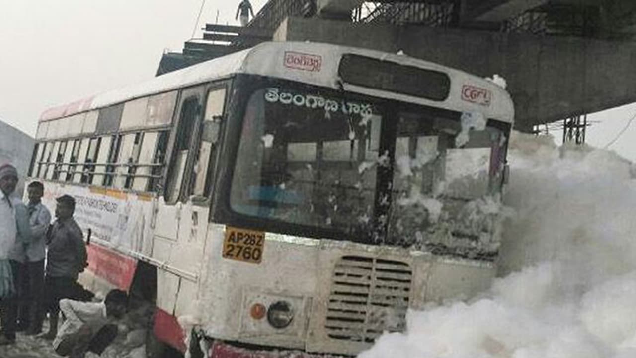 మురుగు మాటున ముప్పు మురుగు మాటున ముప్పు