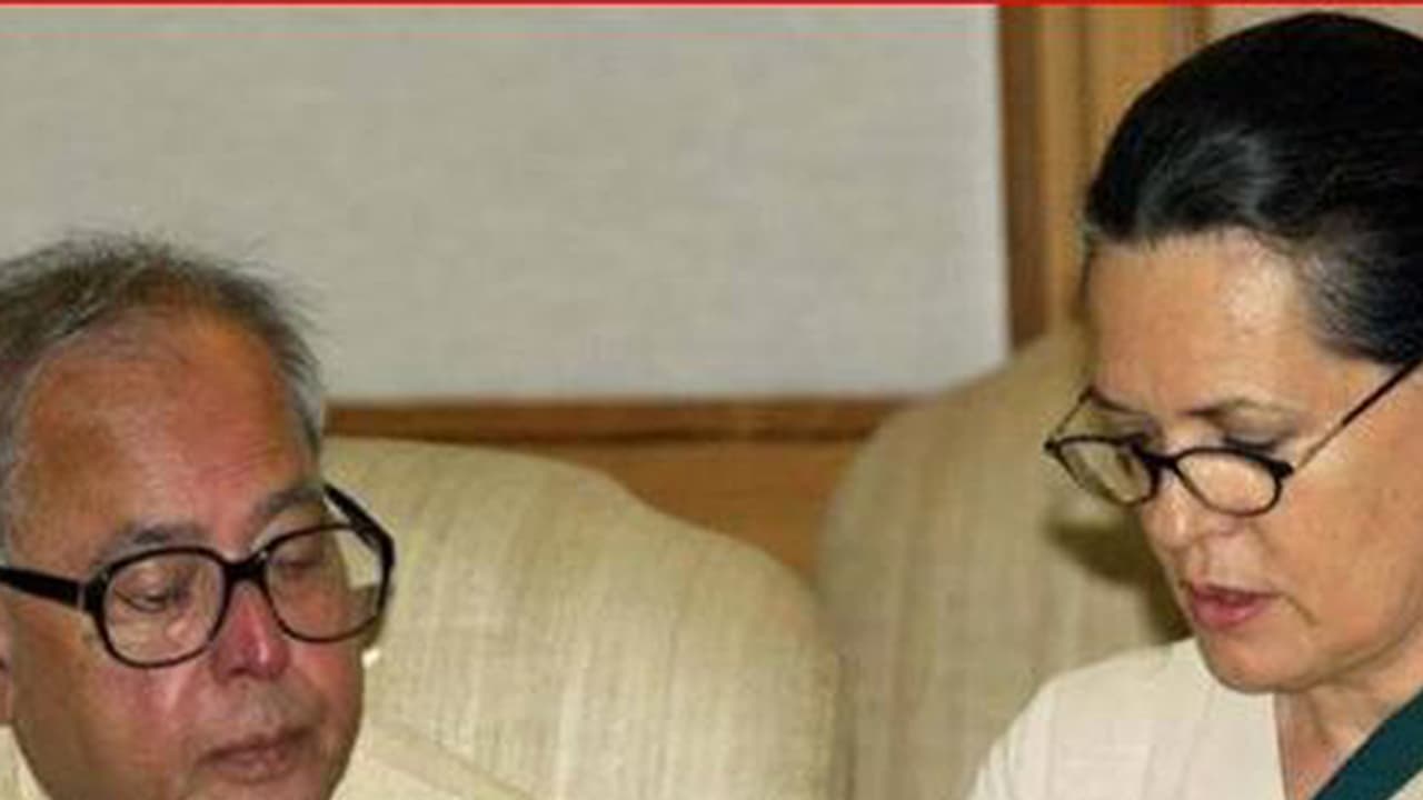 ಜಯೇಂದ್ರ ಸರಸ್ವತಿ ಬಂಧನವಾಗಿದ್ದಾಗ ಕೂಗಾಡಿದ್ದ ಪ್ರಣಬ್ : ರಾಷ್ಟ್ರಪತಿ ಮಾಡಲು ಭಯ ಎಂದಿದ್ದ ಸೋನಿಯಾ ಜಯೇಂದ್ರ ಸರಸ್ವತಿ ಬಂಧನವಾಗಿದ್ದಾಗ ಕೂಗಾಡಿದ್ದ ಪ್ರಣಬ್ : ರಾಷ್ಟ್ರಪತಿ ಮಾಡಲು ಭಯ ಎಂದಿದ್ದ ಸೋನಿಯಾ