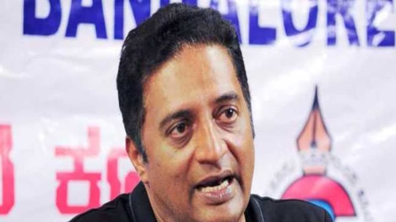 பக்குவப்படுங்க பிரகாஷ்ராஜ்: ஆளுமையாளர்களின் அழுத்த அட்வைஸ்! பக்குவப்படுங்க பிரகாஷ்ராஜ்: ஆளுமையாளர்களின் அழுத்த அட்வைஸ்!