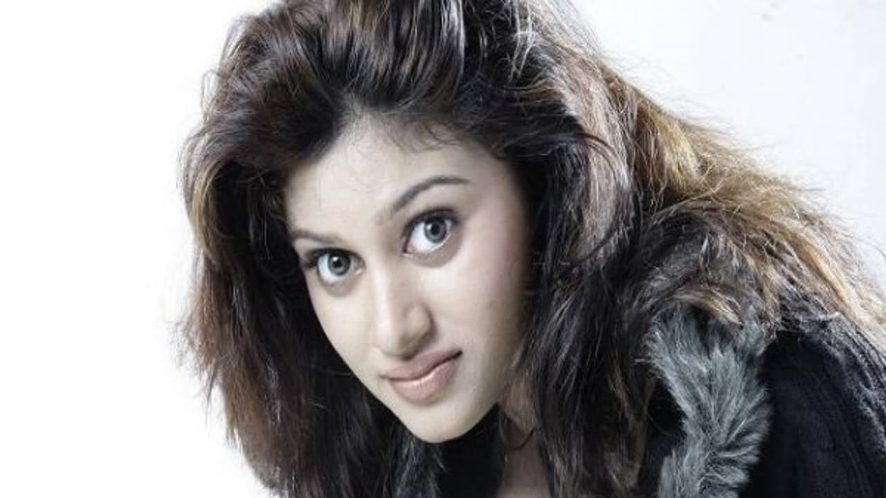 ஓவியாவிற்கு தற்கொலை மிரட்டல் விடுத்த ரசிகர்..! ஓவியாவிற்கு தற்கொலை மிரட்டல் விடுத்த ரசிகர்..!