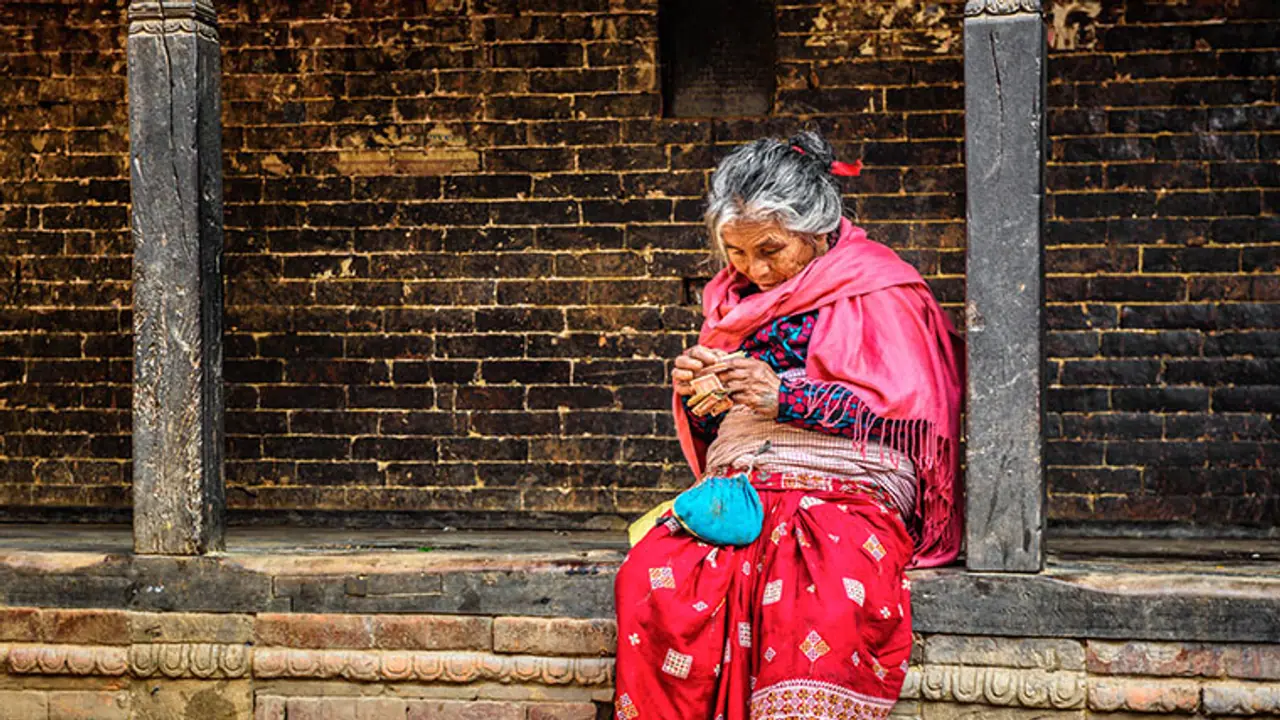 Beggar turns midwife to help deliver child in Raichur district Beggar turns midwife to help deliver child in Raichur district