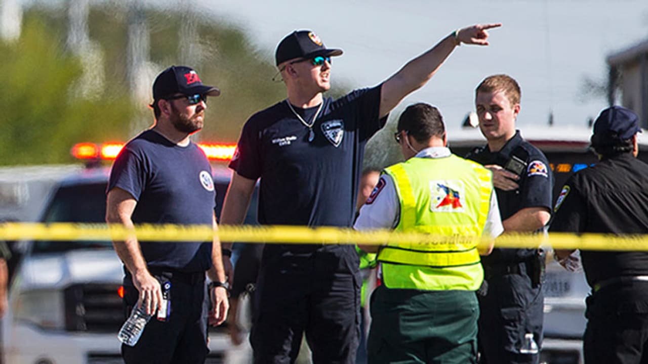 അമേരിക്കയിലെ ടെക്സസില് പള്ളിയില് വെടിവെപ്പ്; 27 പേര് കൊല്ലപ്പെട്ടു അമേരിക്കയിലെ ടെക്സസില് പള്ളിയില് വെടിവെപ്പ്; 27 പേര് കൊല്ലപ്പെട്ടു