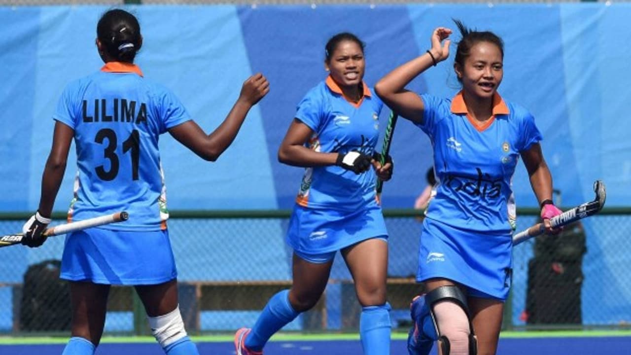 மகளிர் ஹாக்கி: வலுவான கொரியாவையே வீழ்த்தி அபார வெற்றி பெற்றது இந்தியா... மகளிர் ஹாக்கி: வலுவான கொரியாவையே வீழ்த்தி அபார வெற்றி பெற்றது இந்தியா...