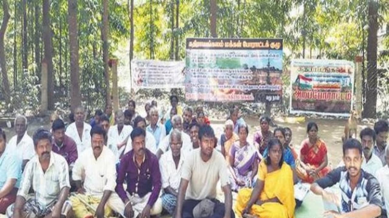 ஓஎன்ஜிசி நிறுவனம் வெளியேற கோரி உண்ணாவிரத போராட்டம் கதிராமங்கலம் கிராமத்தில் பரபரப்பு ஓஎன்ஜிசி நிறுவனம் வெளியேற கோரி உண்ணாவிரத போராட்டம் கதிராமங்கலம் கிராமத்தில் பரபரப்பு