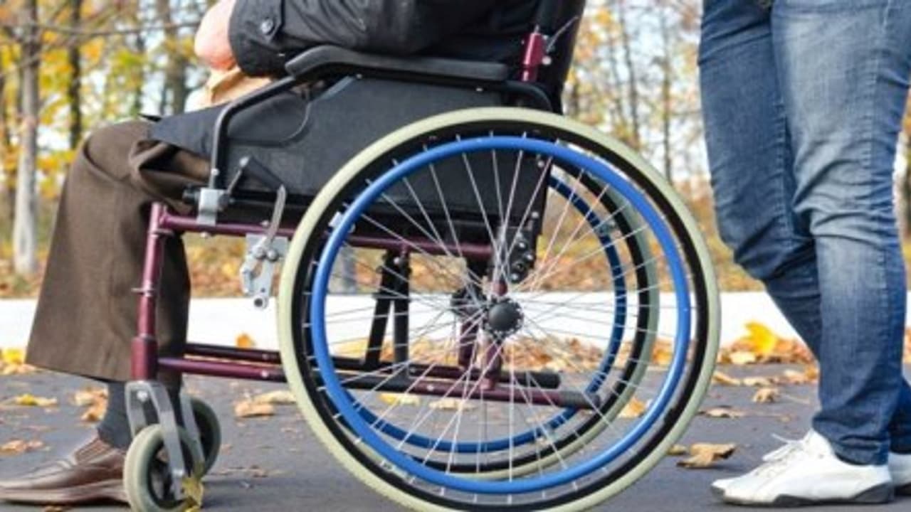 மாற்றுத் திறனாளிகளின் வீடுகளுக்கு சென்று தடுப்பூசி செலுத்தும் திட்டம்.. அரசுக்கு ஐகோர்ட் அதிரடி உத்தரவு..! மாற்றுத் திறனாளிகளின் வீடுகளுக்கு சென்று தடுப்பூசி செலுத்தும் திட்டம்.. அரசுக்கு ஐகோர்ட் அதிரடி உத்தரவு..!