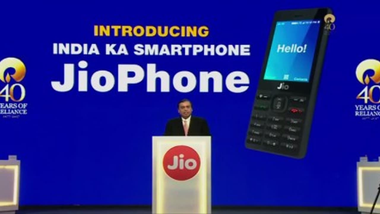 அசத்தலான பிளானோடு களத்தில் குதித்த ஜியோ... ஜியோ 4G மொபைல் அறிமுகப்படுத்திய அம்பானி! அசத்தலான பிளானோடு களத்தில் குதித்த ஜியோ... ஜியோ 4G மொபைல் அறிமுகப்படுத்திய அம்பானி!