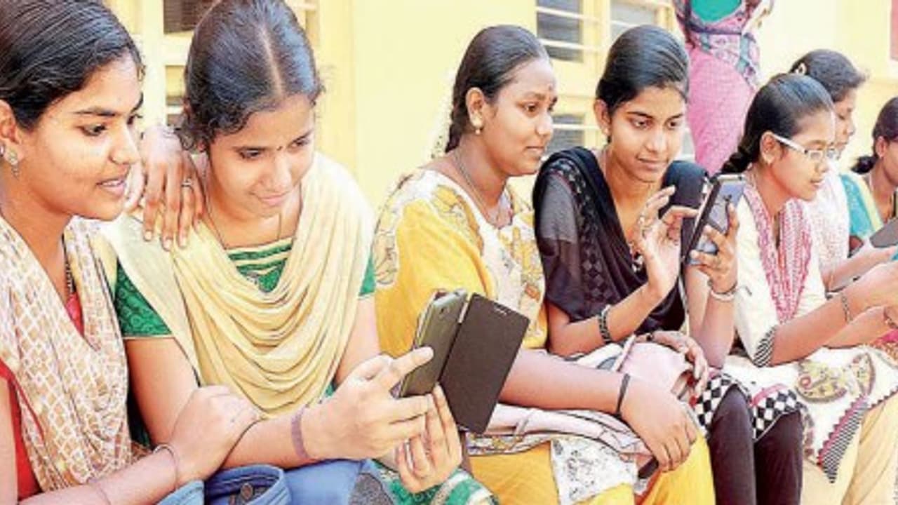 மாணவர்கள் முதல் விடைத்தாள் நகல் பெறவும், மறுகூட்டலுக்கும் விண்ணப்பிக்கலாம்... மாணவர்கள் முதல் விடைத்தாள் நகல் பெறவும், மறுகூட்டலுக்கும் விண்ணப்பிக்கலாம்...