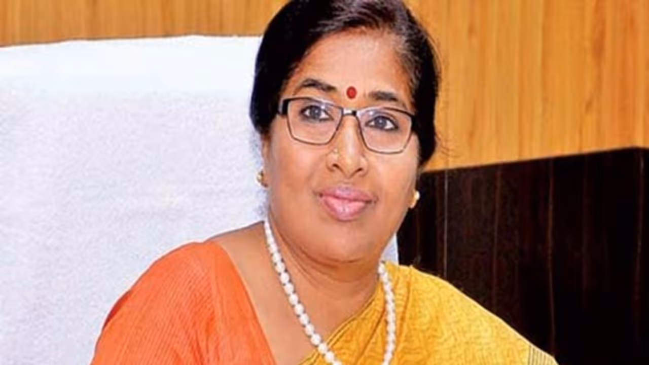 இனி வாட்ஸ் அப் மூலமாகவும் குறைகளை தெரிவிக்கலாம் சிவகங்கை ஆட்சியர் அறிவிப்பு... இனி வாட்ஸ் அப் மூலமாகவும் குறைகளை தெரிவிக்கலாம் சிவகங்கை ஆட்சியர் அறிவிப்பு...