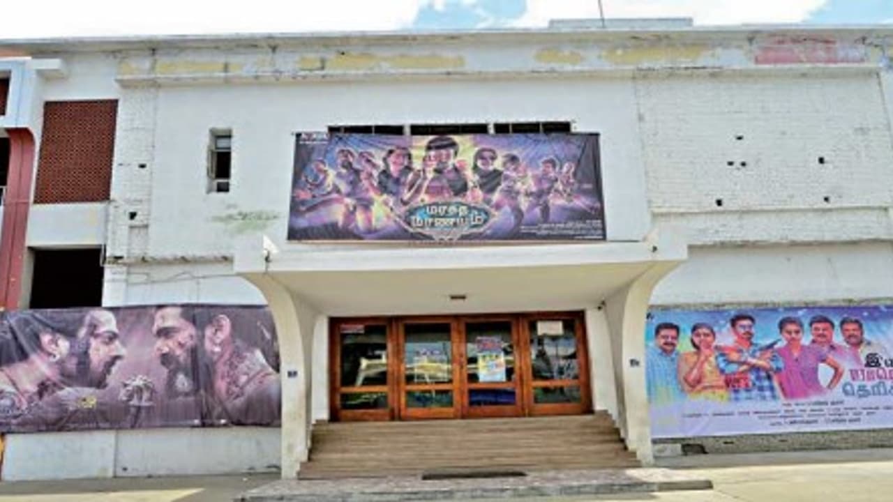 கேளிக்கை வரியை எதிர்த்து மதுரையில் 178 தியேட்டர்கள் மூடப்பட்டன; ஏராளமான ஊழியர்கள் பாதிப்பு… கேளிக்கை வரியை எதிர்த்து மதுரையில் 178 தியேட்டர்கள் மூடப்பட்டன; ஏராளமான ஊழியர்கள் பாதிப்பு…