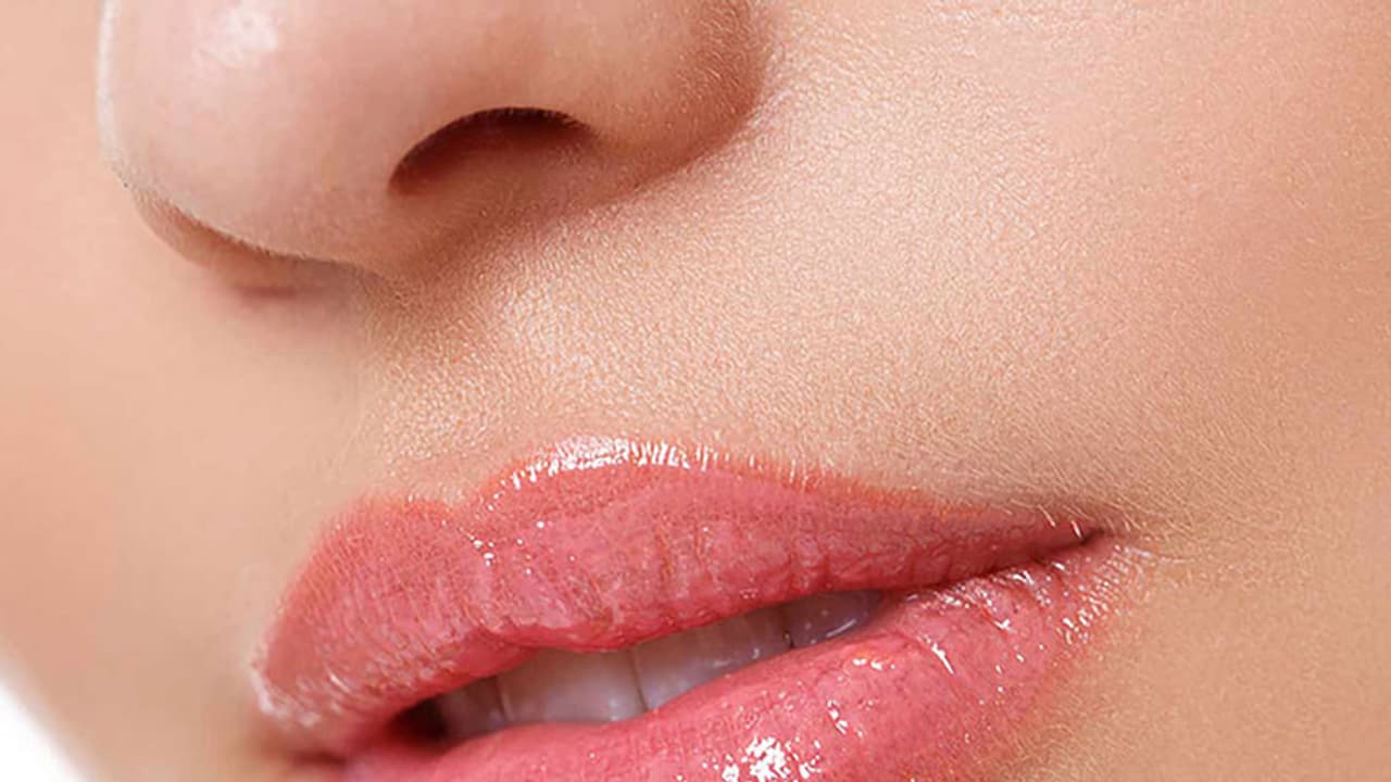 ഇവ ഉപയോഗിച്ചാൽ ചുണ്ടുകൾ ചുവന്ന് തുടുക്കും ഇവ ഉപയോഗിച്ചാൽ ചുണ്ടുകൾ ചുവന്ന് തുടുക്കും