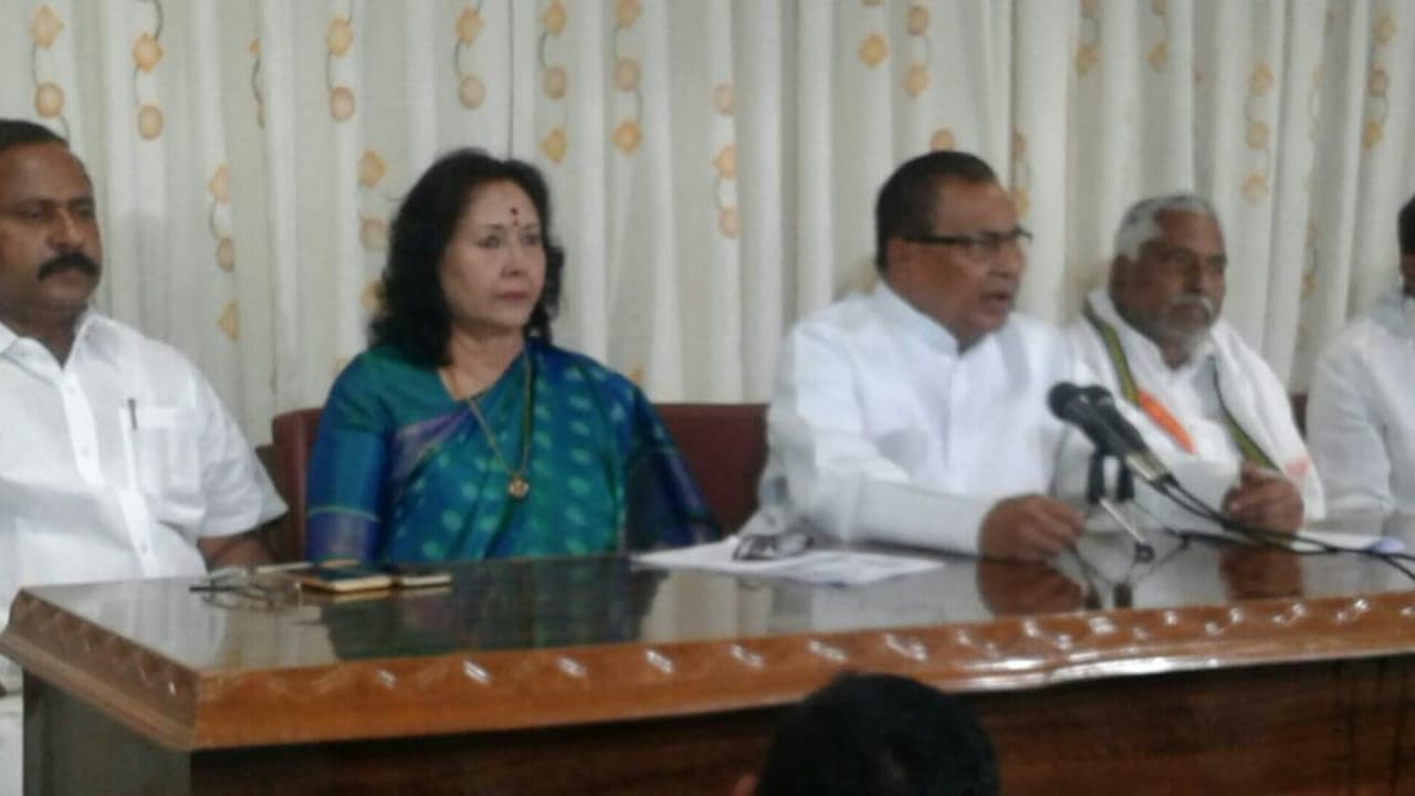 జానారెడ్డి నివాసంలో సిఎల్పీ సమావేశం: డికె అరుణ డుమ్మా జానారెడ్డి నివాసంలో సిఎల్పీ సమావేశం: డికె అరుణ డుమ్మా