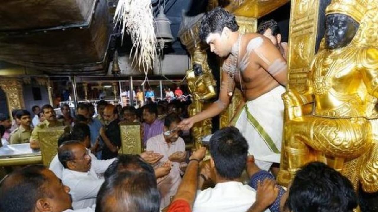 சபரிமலை மேல் சாந்தியாக உன்னி கிருஷ்ணன் தேர்வு! சபரிமலை மேல் சாந்தியாக உன்னி கிருஷ்ணன் தேர்வு!