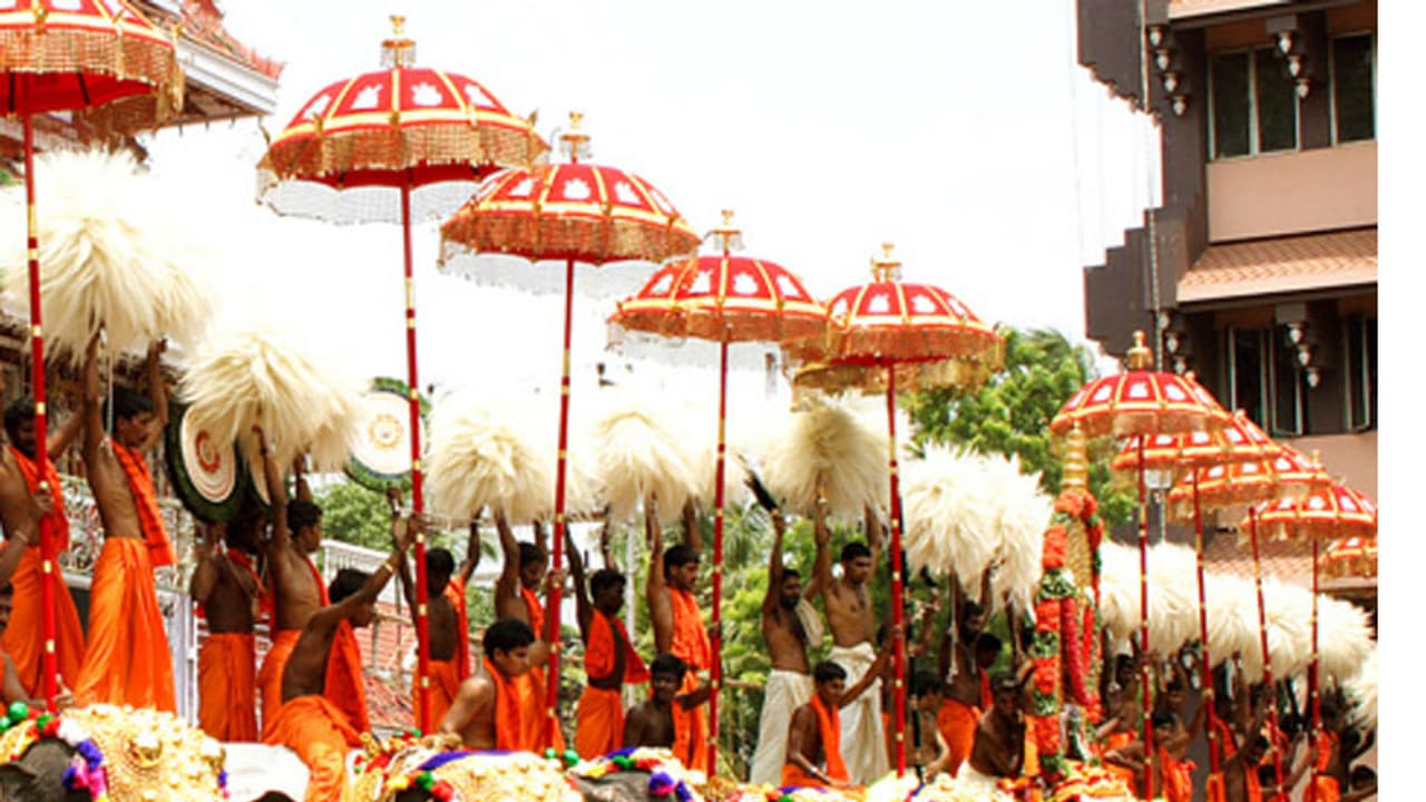 തൃശൂര് പൂരം: കൊടിയേറ്റം നടത്താന് പാറമേക്കാവ് വിഭാഗത്തിന്റെ തീരുമാനം തൃശൂര് പൂരം: കൊടിയേറ്റം നടത്താന് പാറമേക്കാവ് വിഭാഗത്തിന്റെ തീരുമാനം