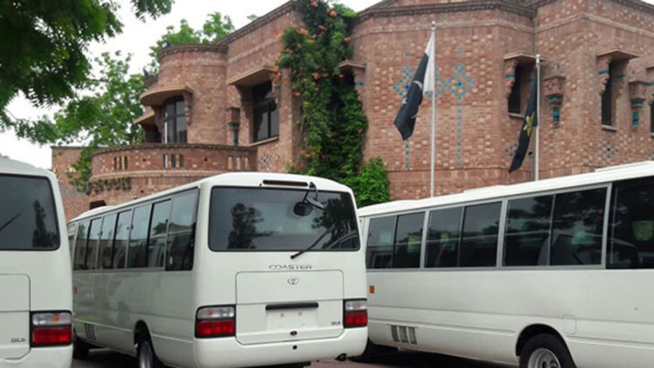 പാക്കിസ്ഥാനിലെത്തുന്ന ക്രിക്കറ്റ് താരങ്ങള്ക്കായി ഇനി ബുള്ളറ്റ് പ്രൂഫ് ബസുകള് പാക്കിസ്ഥാനിലെത്തുന്ന ക്രിക്കറ്റ് താരങ്ങള്ക്കായി ഇനി ബുള്ളറ്റ് പ്രൂഫ് ബസുകള്