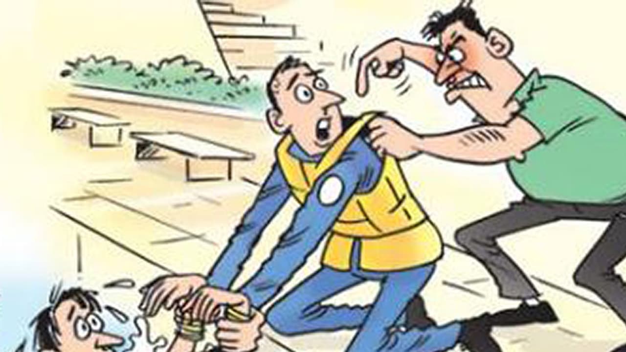 ആത്മഹത്യ ചെയ്യാന് യുവതി വെള്ളത്തില് ചാടി; രക്ഷിച്ചവര്ക്ക് ഭര്ത്താവിന്റെ ശകാരം ആത്മഹത്യ ചെയ്യാന് യുവതി വെള്ളത്തില് ചാടി; രക്ഷിച്ചവര്ക്ക് ഭര്ത്താവിന്റെ ശകാരം