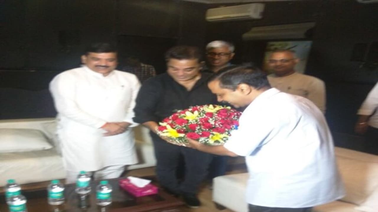 "ஊழலுக்கு எதிரானவர்கள் யாருமே எனக்கு உறவினர்கள் " கமல் அதிரடி..! "ஊழலுக்கு எதிரானவர்கள் யாருமே எனக்கு உறவினர்கள் " கமல் அதிரடி..!