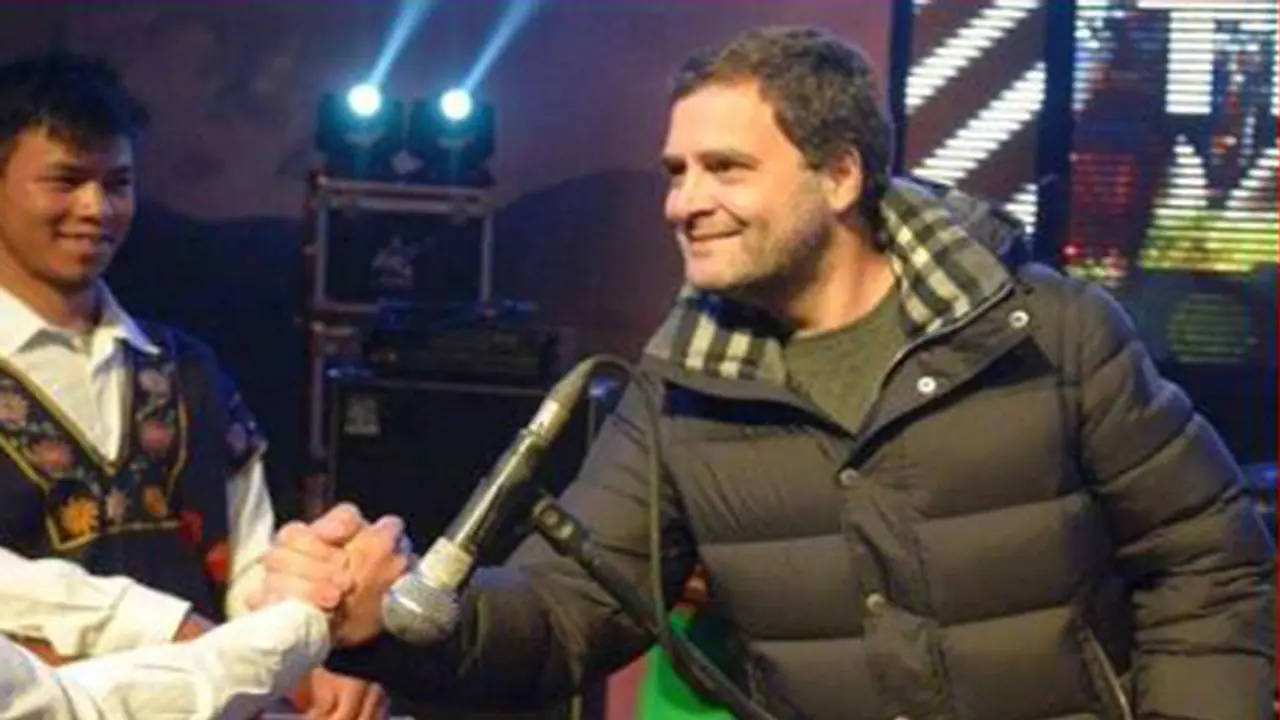 ಮೋದಿಯನ್ನ ಟೀಕಿಸಿದ್ದ ರಾಹುಲ್ ಗಾಂಧಿ ಧರಿಸಿದ ಜಾಕೆಟ್ ಬೆಲೆ ಎಷ್ಟು ಗೊತ್ತೆ ? ಮೋದಿಯನ್ನ ಟೀಕಿಸಿದ್ದ ರಾಹುಲ್ ಗಾಂಧಿ ಧರಿಸಿದ ಜಾಕೆಟ್ ಬೆಲೆ ಎಷ್ಟು ಗೊತ್ತೆ ?