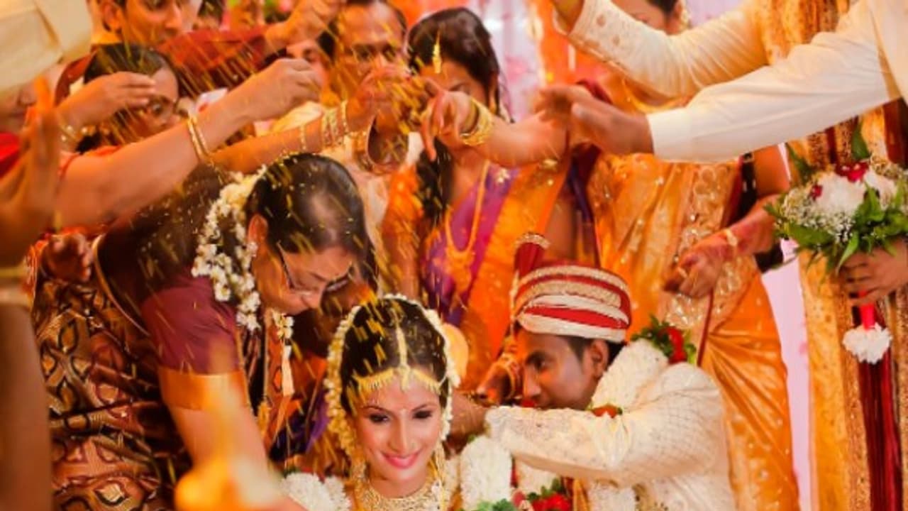 தாலி கட்டுவது எதற்காக தெரியுமா ? தெரியலனா கட்டாதீங்க...கட்டிக்காதீங்க.......... தாலி கட்டுவது எதற்காக தெரியுமா ? தெரியலனா கட்டாதீங்க...கட்டிக்காதீங்க..........