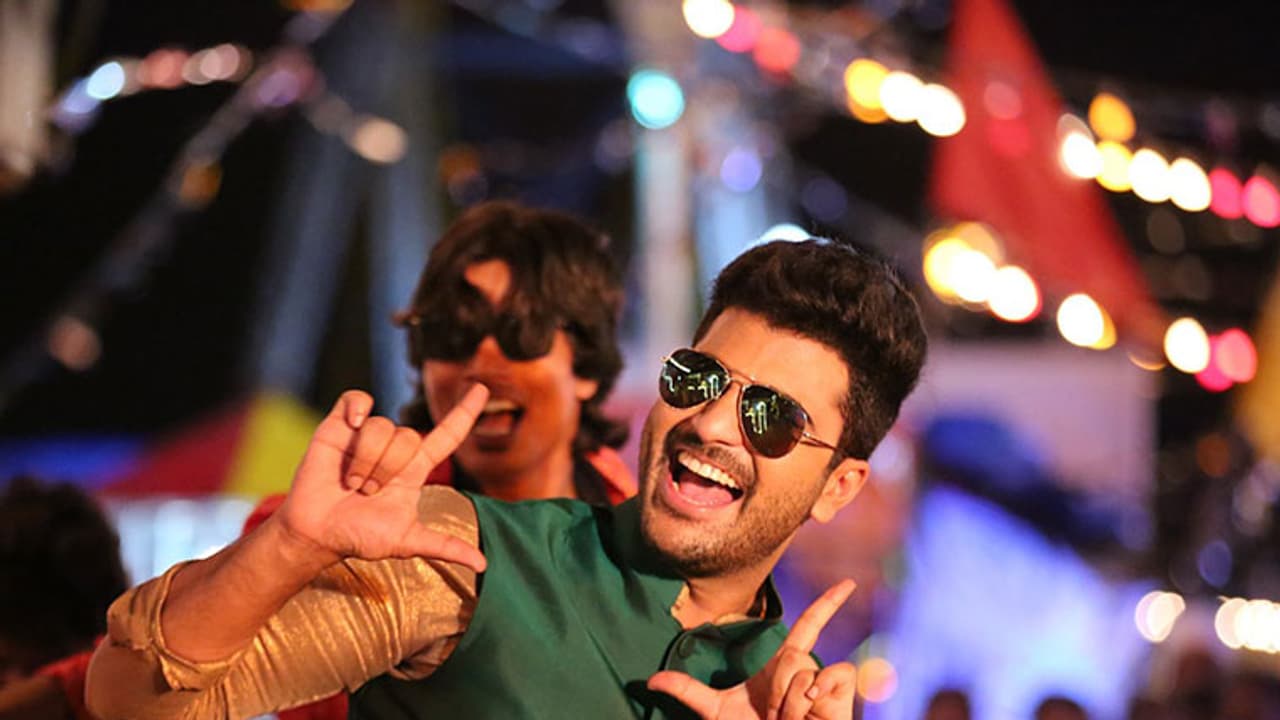 ప‌వ‌న్ తో పోటీప‌డుతున్న శ‌ర్వానంద్