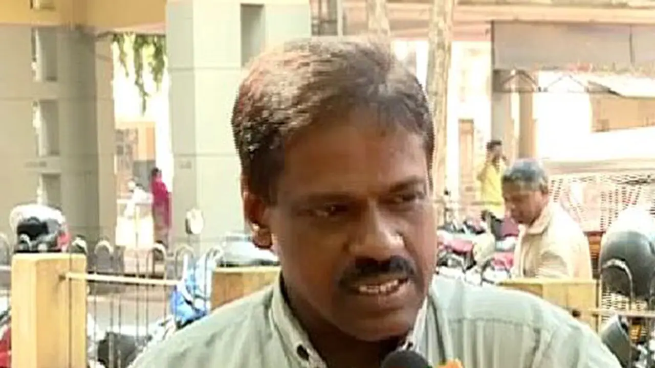 Jishnu's father meets Senkumar, says family hopes for fair probe Jishnu's father meets Senkumar, says family hopes for fair probe