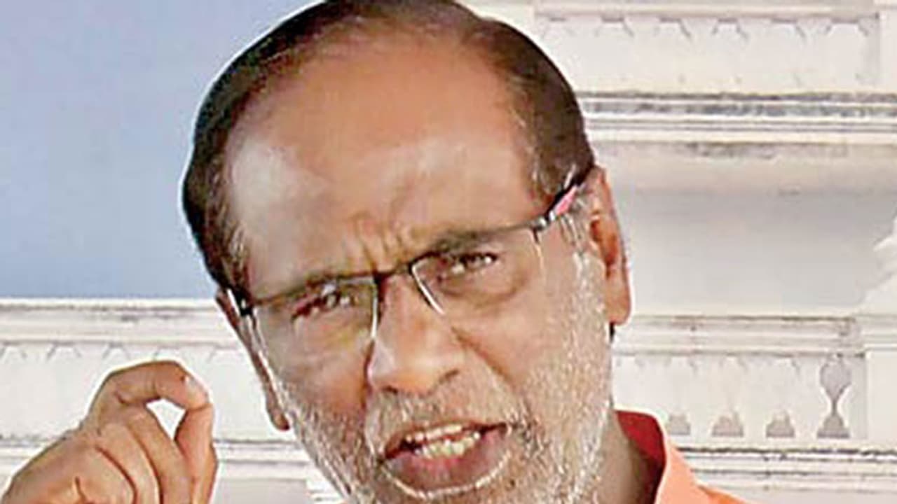 పేదోళ్ల బడులంటే ఇంత చులకనా పేదోళ్ల బడులంటే ఇంత చులకనా