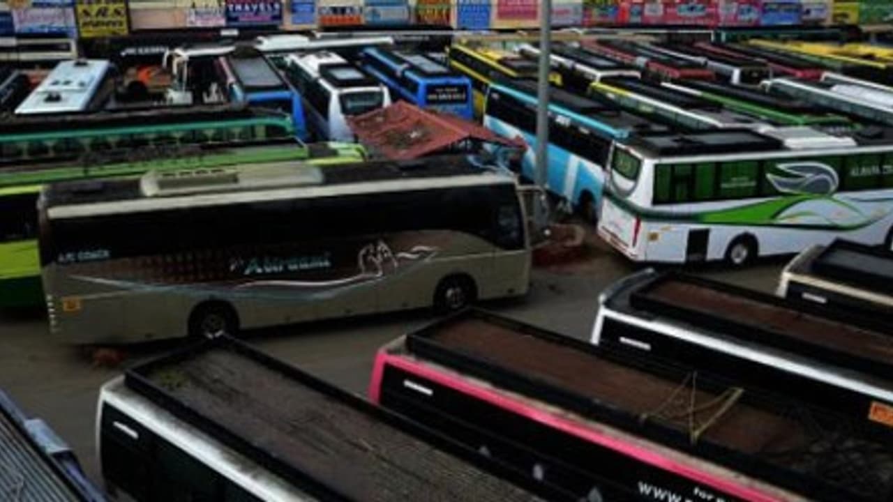 தாறுமாறாக உயரப்போகும் ஆம்னி பேருந்து கட்டணம்... வரியை கடுமையாக உயர்த்திய தமிழக அரசு..! தாறுமாறாக உயரப்போகும் ஆம்னி பேருந்து கட்டணம்... வரியை கடுமையாக உயர்த்திய தமிழக அரசு..!