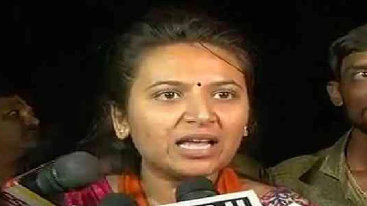 NCP से AAP में आईं रेशमा.. कभी हार्दिक के साथ बनाया आंदोलन का प्लान अब उन्हें ही वीरमगाम में देंगी चुनौती! NCP से AAP में आईं रेशमा.. कभी हार्दिक के साथ बनाया आंदोलन का प्लान अब उन्हें ही वीरमगाम में देंगी चुनौती!