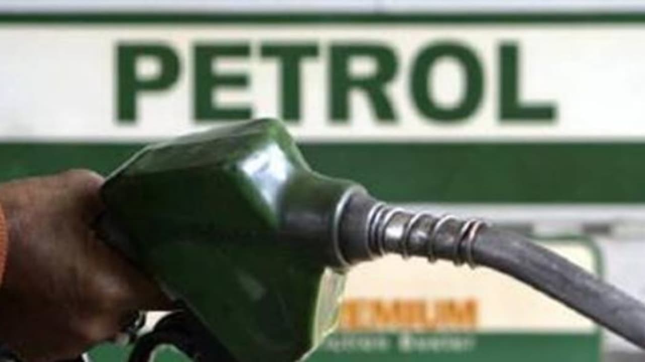Fuel prices reach an all time high: Petrol at Rs 86.25 per litre in Mumbai Fuel prices reach an all time high: Petrol at Rs 86.25 per litre in Mumbai