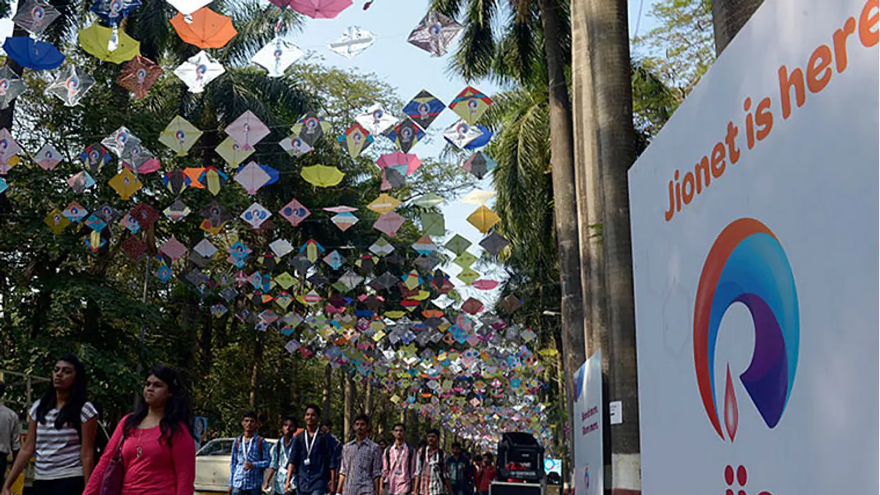 ಜಿಯೋನಿಂದ 10GB ಉಚಿತ ಡೇಟಾ! ಯಾರಿಗುಂಟು? ಯಾರಿಗಿಲ್ಲ?