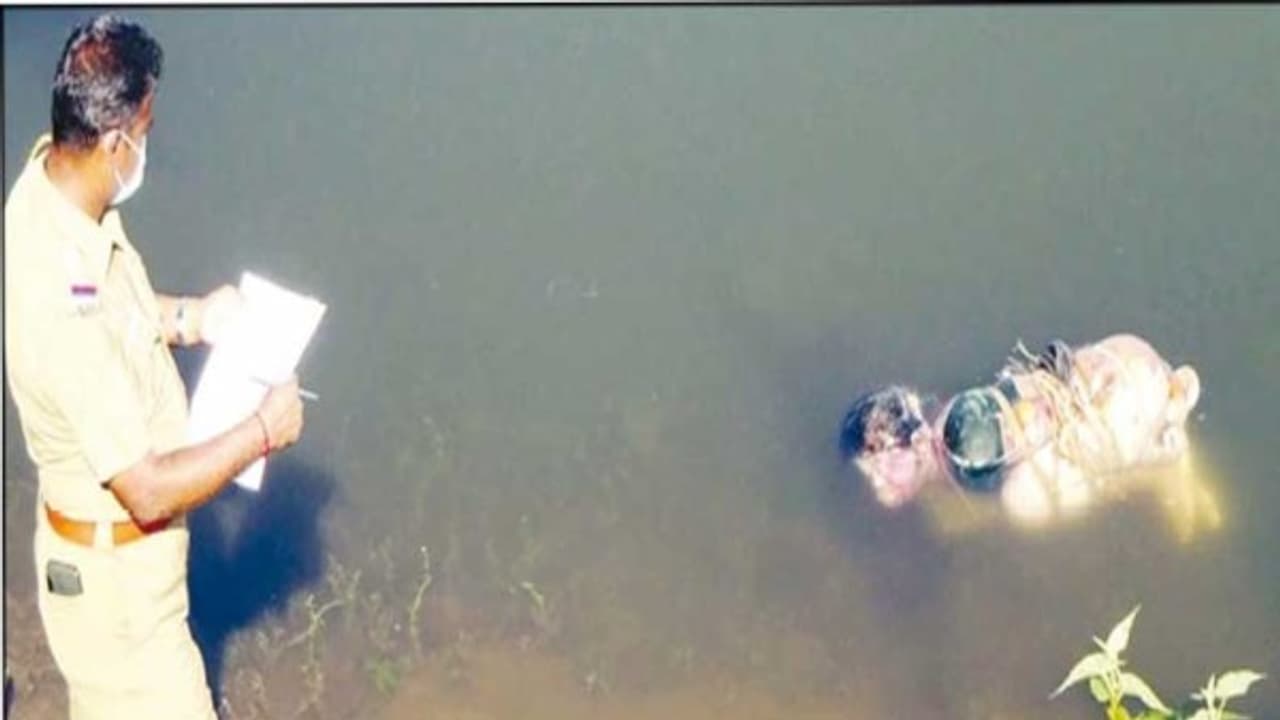 முதுகில் பாறாங்கல்லை கட்டி அரை நிர்வாண நிலையில் ஏரியில் மிதந்த பெண்ணின் பிணம் அந்தியூரில் அதிர்ச்சி... முதுகில் பாறாங்கல்லை கட்டி அரை நிர்வாண நிலையில் ஏரியில் மிதந்த பெண்ணின் பிணம் அந்தியூரில் அதிர்ச்சி...