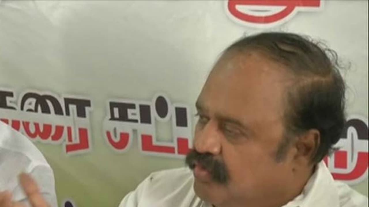 பிஜேபி.,யில் இணையப் போகிறார் ஓபிஎஸ் ... புகழேந்தி கிளப்பும் பூகம்பம்! பிஜேபி.,யில் இணையப் போகிறார் ஓபிஎஸ் ... புகழேந்தி கிளப்பும் பூகம்பம்!