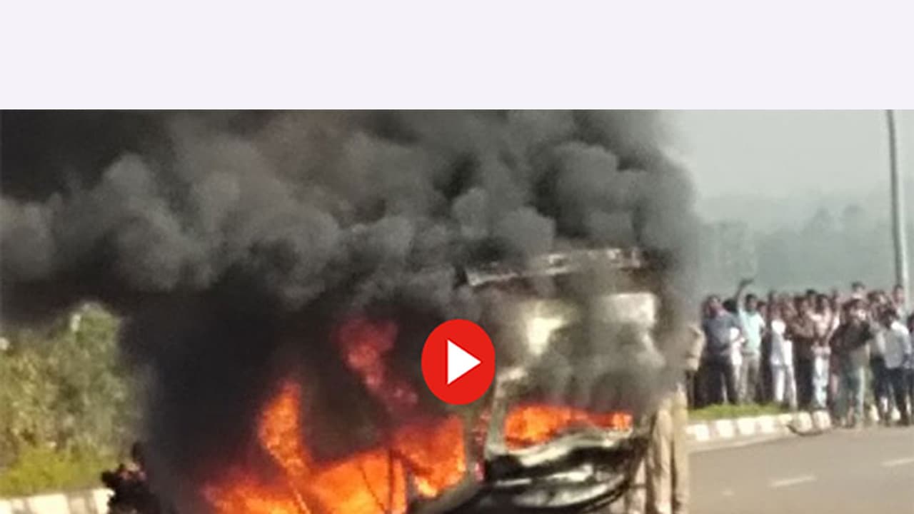 ఔటర్ రింగ్ రోడ్డుపై ఘోర రోడ్డు ప్రమాదం (వీడియో) ఔటర్ రింగ్ రోడ్డుపై ఘోర రోడ్డు ప్రమాదం (వీడియో)