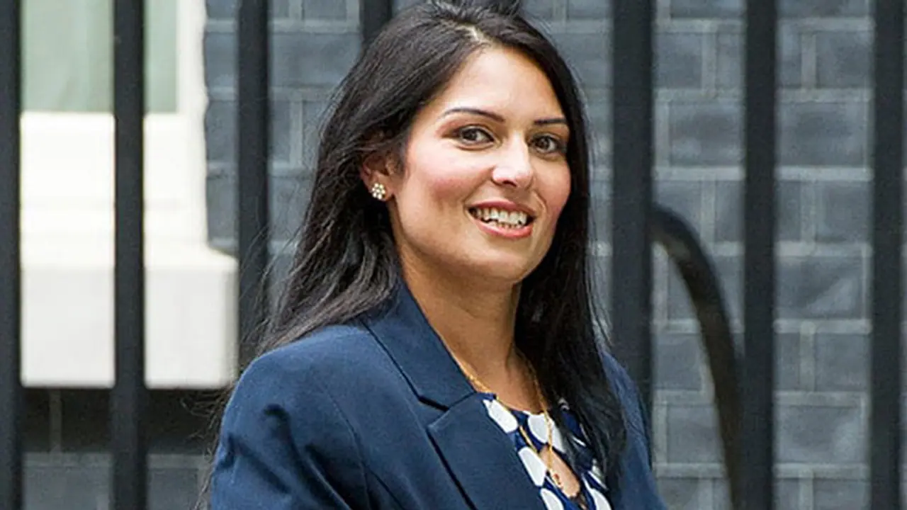 ऋषि सुनक के मुकाबले बोरिस जॉनसन ने भी ठोकी ताल, भारतीय मूल की प्रीति पटेल ने इस पूर्व PM को बताया BEST ऋषि सुनक के मुकाबले बोरिस जॉनसन ने भी ठोकी ताल, भारतीय मूल की प्रीति पटेल ने इस पूर्व PM को बताया BEST