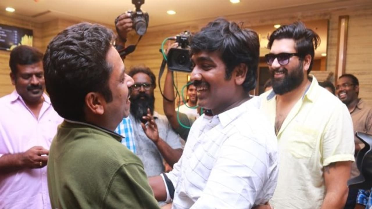 மூன்று இசையமைப்பாளர்கள் இணையும் விஜய் சேதுபதியின் 'மாமனிதன்'..! மூன்று இசையமைப்பாளர்கள் இணையும் விஜய் சேதுபதியின் 'மாமனிதன்'..!