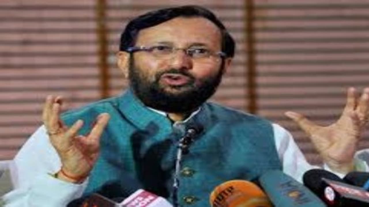 சி.பி.எஸ்.இ தேர்வு முடிவுகள் எப்போது வெளியிடப்படும் ? என்ன சொல்கிறார் பிரகாஷ் ஜவடேகர் ? சி.பி.எஸ்.இ தேர்வு முடிவுகள் எப்போது வெளியிடப்படும் ? என்ன சொல்கிறார் பிரகாஷ் ஜவடேகர் ?