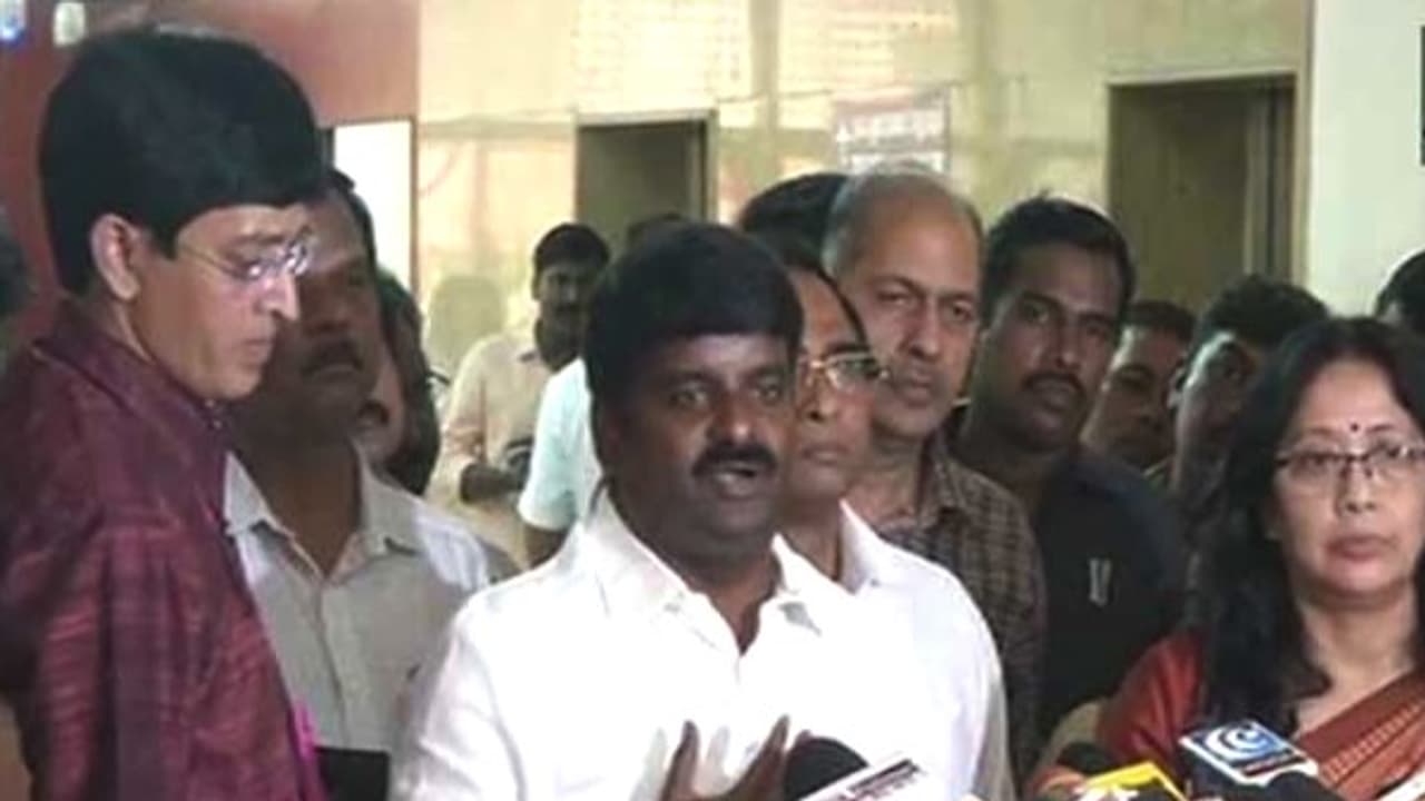 இரண்டு ஆண்டுகளில் எய்ம்ஸ் மருத்துவமனை கட்டப்படும்: அமைச்சர் விஜயபாஸ்கர் இரண்டு ஆண்டுகளில் எய்ம்ஸ் மருத்துவமனை கட்டப்படும்: அமைச்சர் விஜயபாஸ்கர்