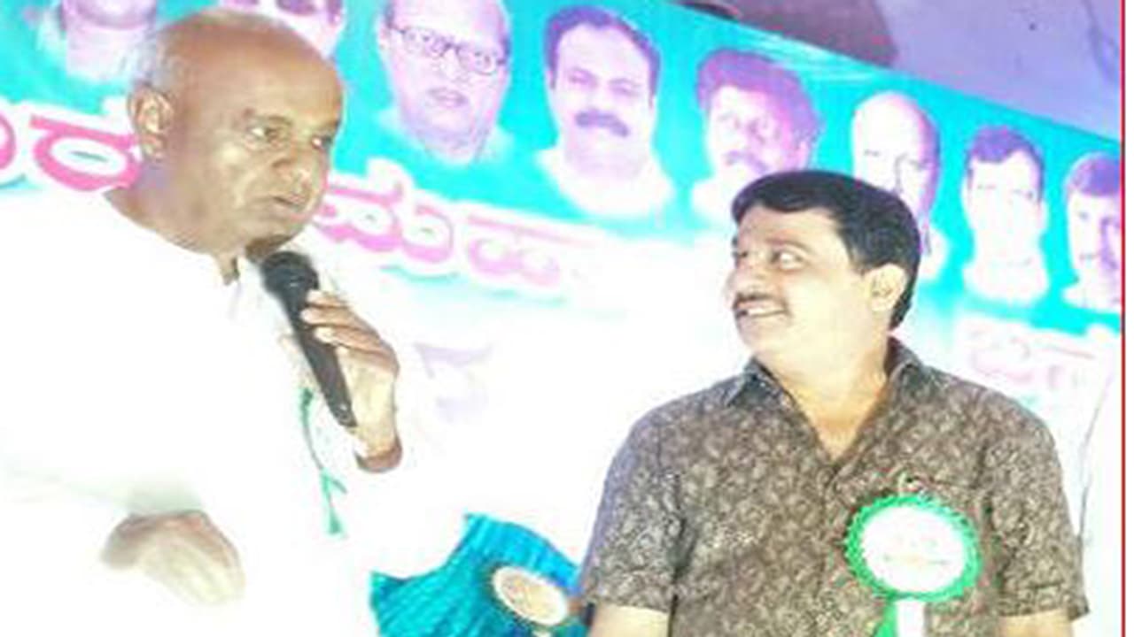 ಜೆಡಿಎಸ್ ಗೆದ್ದರೆ ನನ್ನ ರುಂಡ ಕತ್ತರಿಸಿ ಇಡುತ್ತೇನೆ: ಗೌಡರಿಗೆ ಜಮೀರ್ ನೇರ ಸವಾಲ್ ಜೆಡಿಎಸ್ ಗೆದ್ದರೆ ನನ್ನ ರುಂಡ ಕತ್ತರಿಸಿ ಇಡುತ್ತೇನೆ: ಗೌಡರಿಗೆ ಜಮೀರ್ ನೇರ ಸವಾಲ್