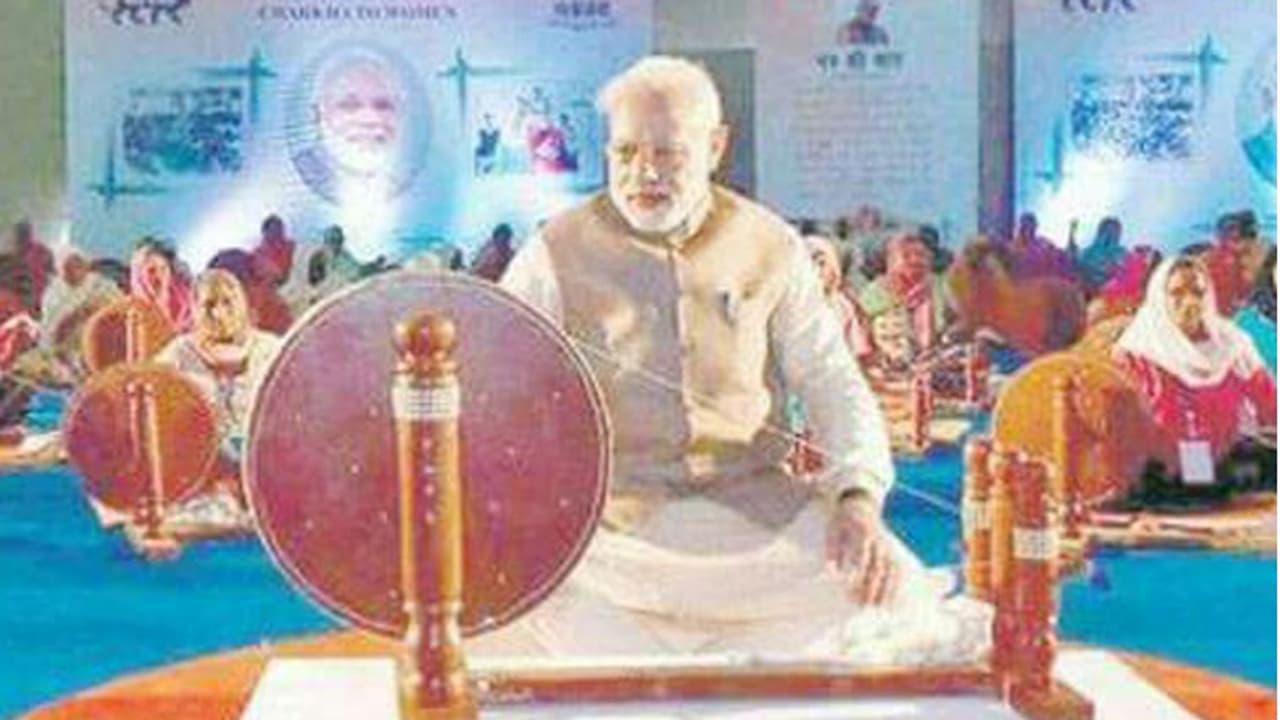 రుపాయ మీద కూడా మోదీయే కూచుంటాడా... రుపాయ మీద కూడా మోదీయే కూచుంటాడా...