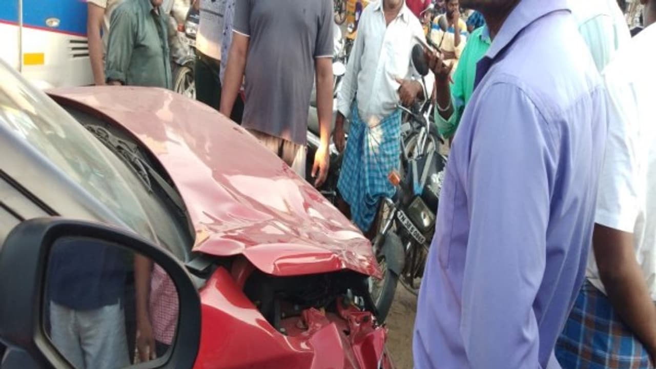 குடித்துவிட்டு கார் ஓட்டிய "பிரபல நடிகை"...! எப்படி போய் இடிக்கிறாங்கனு நீங்களே இந்த "வீடியோவை" பாருங்கள்...! குடித்துவிட்டு கார் ஓட்டிய "பிரபல நடிகை"...! எப்படி போய் இடிக்கிறாங்கனு நீங்களே இந்த "வீடியோவை" பாருங்கள்...!