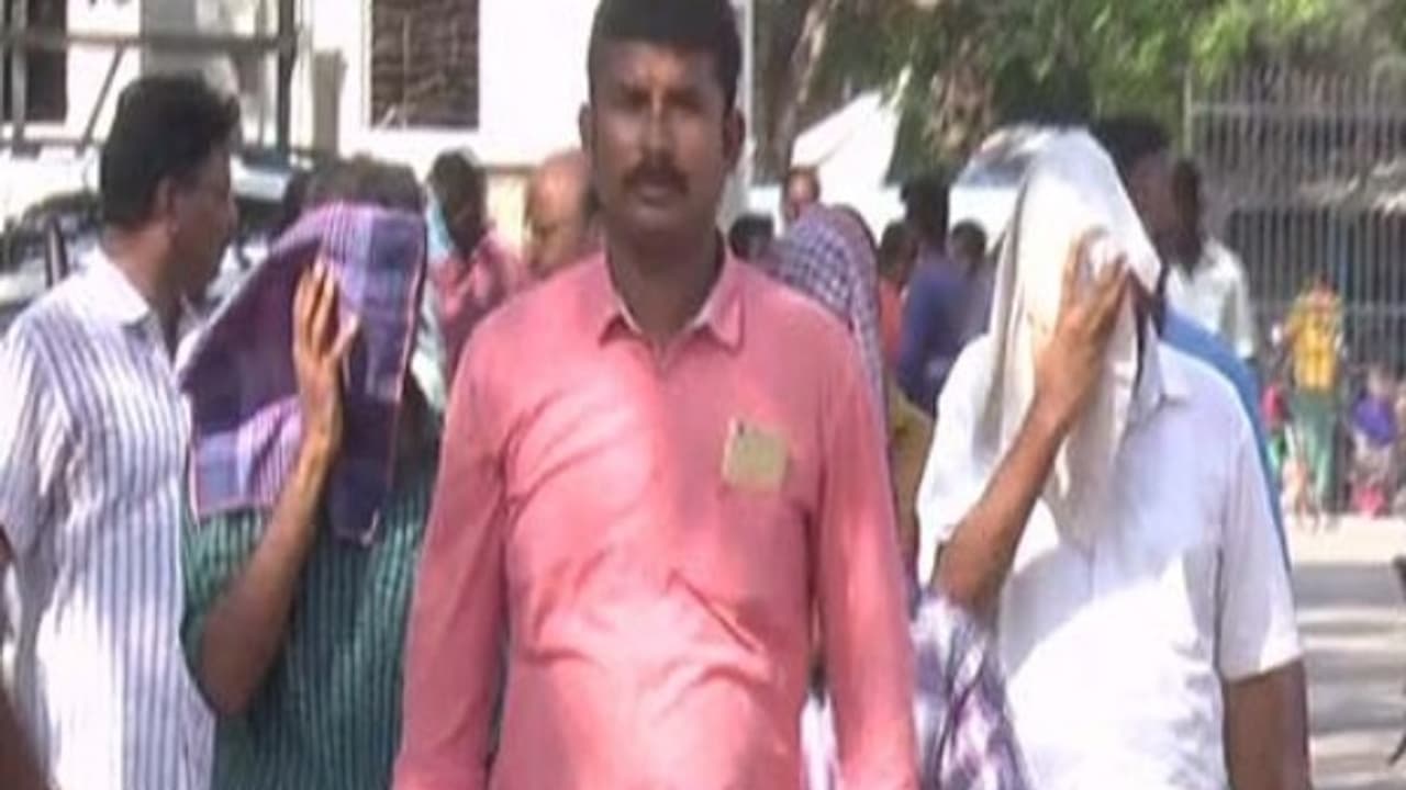 ஆயிரம் ரூபாய் போலி பஸ் பாஸ்...!!! 5 பேர் கைது...