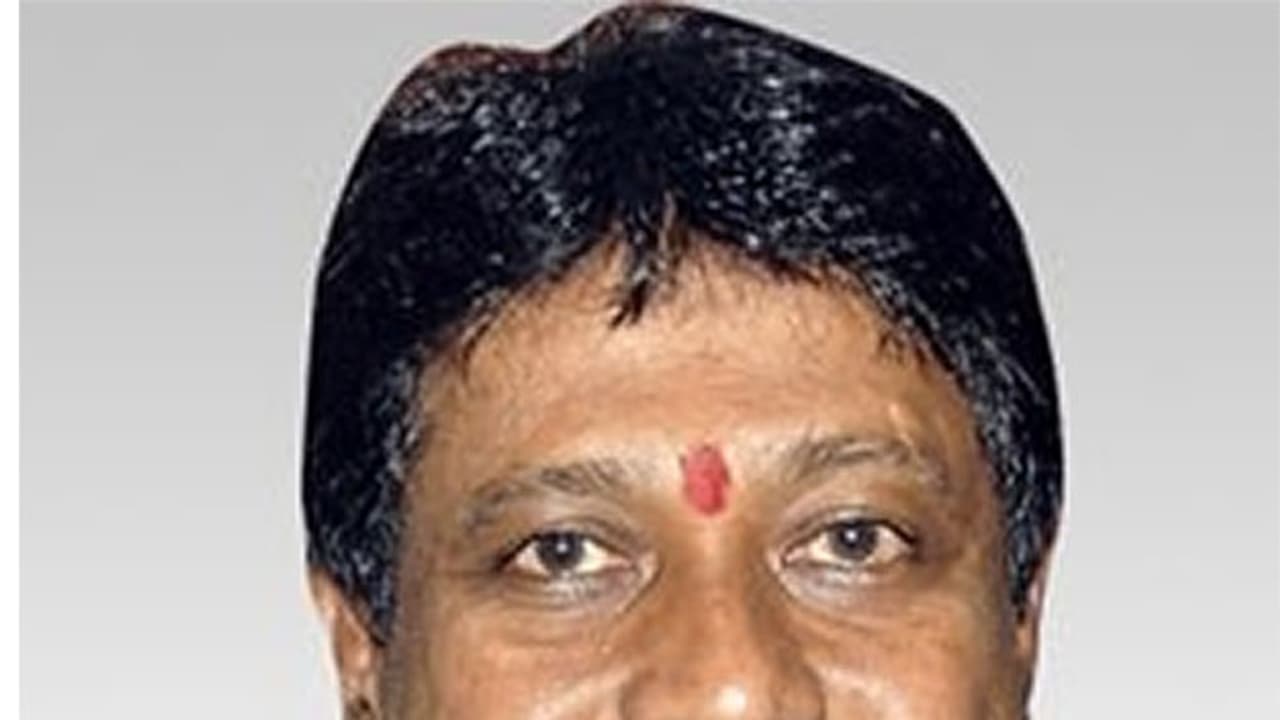 శంషాబాద్ ఎయిర్ పోర్టులో బుల్లెట్లతో పట్టుబడ్డ వైఎస్ఆర్ సిపి ఎమ్మెల్యే శంషాబాద్ ఎయిర్ పోర్టులో బుల్లెట్లతో పట్టుబడ్డ వైఎస్ఆర్ సిపి ఎమ్మెల్యే