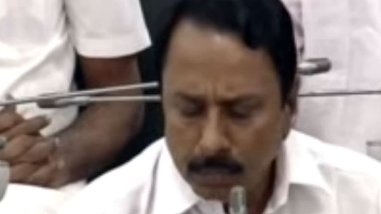 அரசுப்பள்ளிகளிலும் இனி எல்கேஜி, யுகேஜி வகுப்புகள்…. தமிழக அரசு அதிரடி அறிவிப்பு !! அரசுப்பள்ளிகளிலும் இனி எல்கேஜி, யுகேஜி வகுப்புகள்…. தமிழக அரசு அதிரடி அறிவிப்பு !!