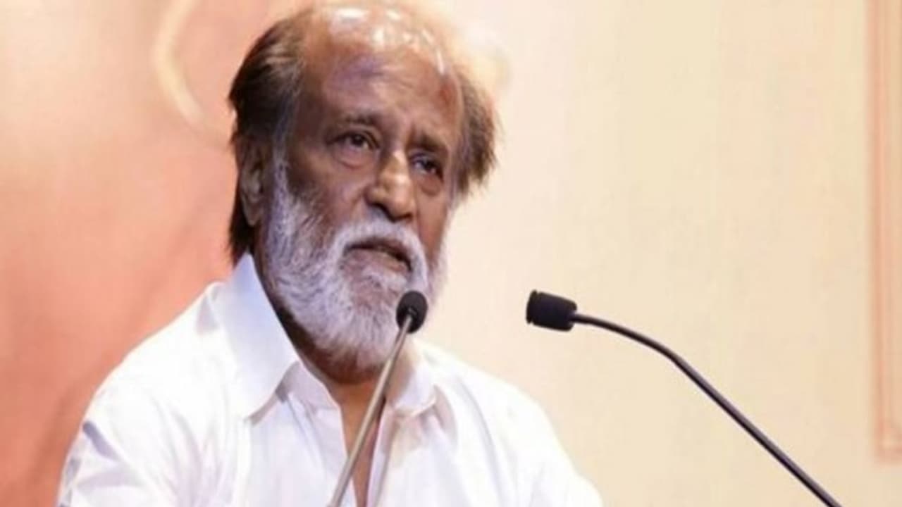 விஷமிகள் புகுந்திருக்காங்க… போலிஸ்காரர்களை அடிச்சிருக்காங்க… பஞ்ச் மேல் பஞ்ச் வைத்த ரஜினி விஷமிகள் புகுந்திருக்காங்க… போலிஸ்காரர்களை அடிச்சிருக்காங்க… பஞ்ச் மேல் பஞ்ச் வைத்த ரஜினி