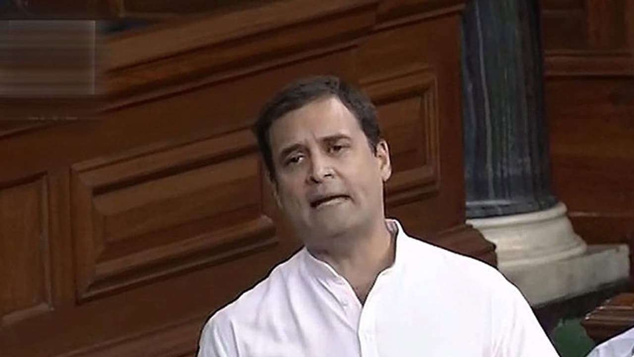 താങ്കള്ക്ക് എന്റെ കണ്ണുകളില് നോക്കാനാവുന്നില്ലെന്ന് രാഹുല്; പ്രധാനമന്ത്രിയുടെ പ്രതികരണം താങ്കള്ക്ക് എന്റെ കണ്ണുകളില് നോക്കാനാവുന്നില്ലെന്ന് രാഹുല്; പ്രധാനമന്ത്രിയുടെ പ്രതികരണം